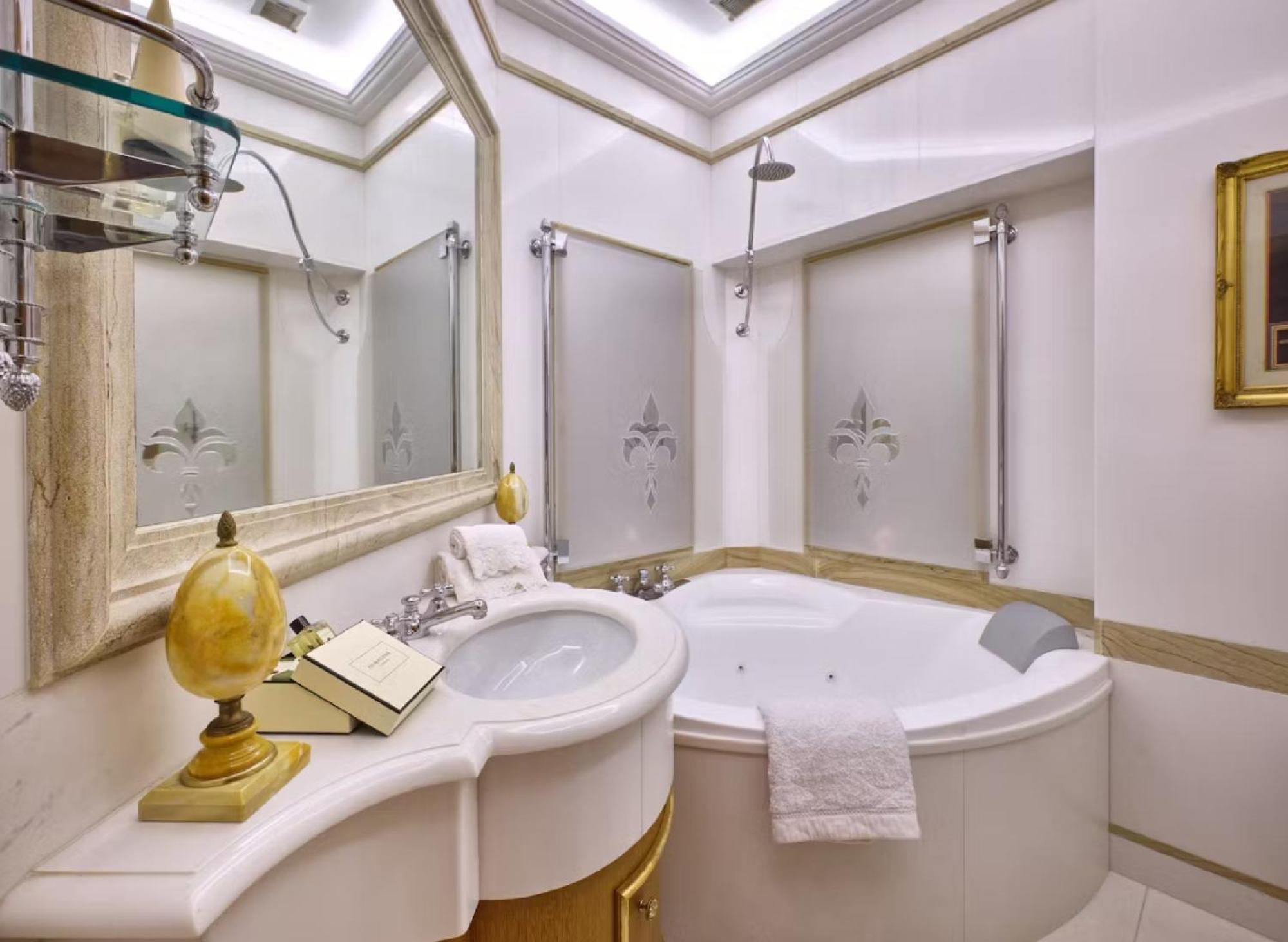 Penthouse For 6 People In Centre Of Luxury Apartment Rom