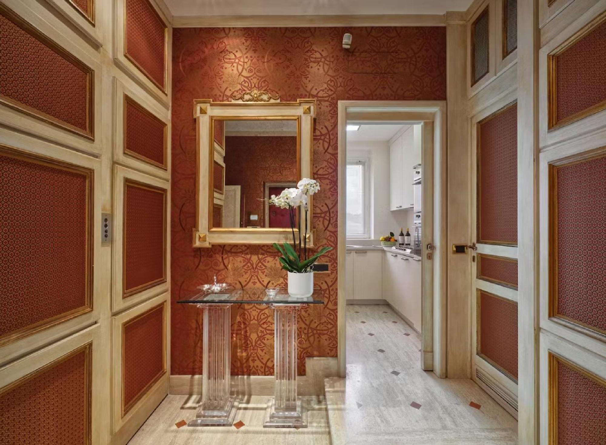 Penthouse For 6 People In Centre Of Luxury Apartment Rom